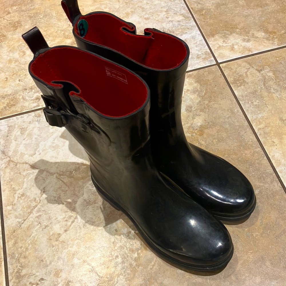 Size 8 rain boots from capelli